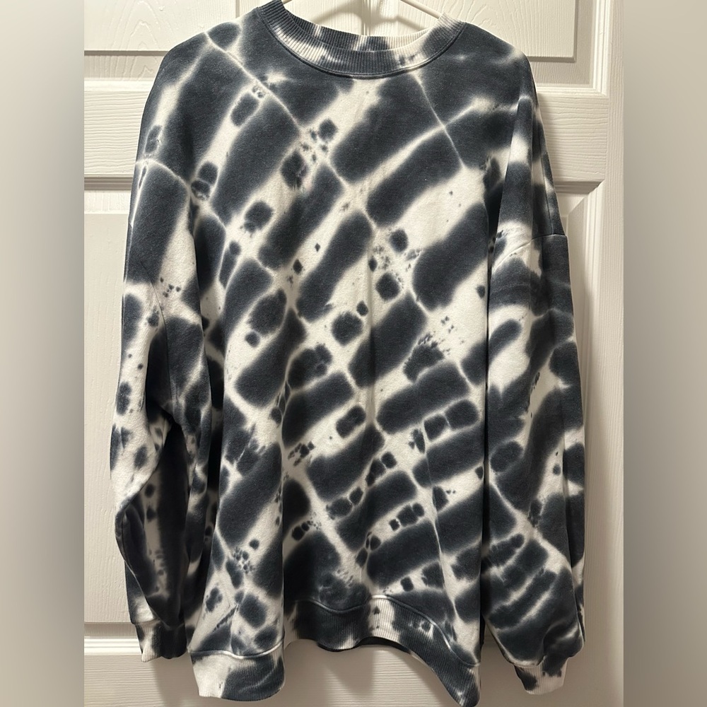 SO Black and White Tie-Dye Crewneck Sweatshirt